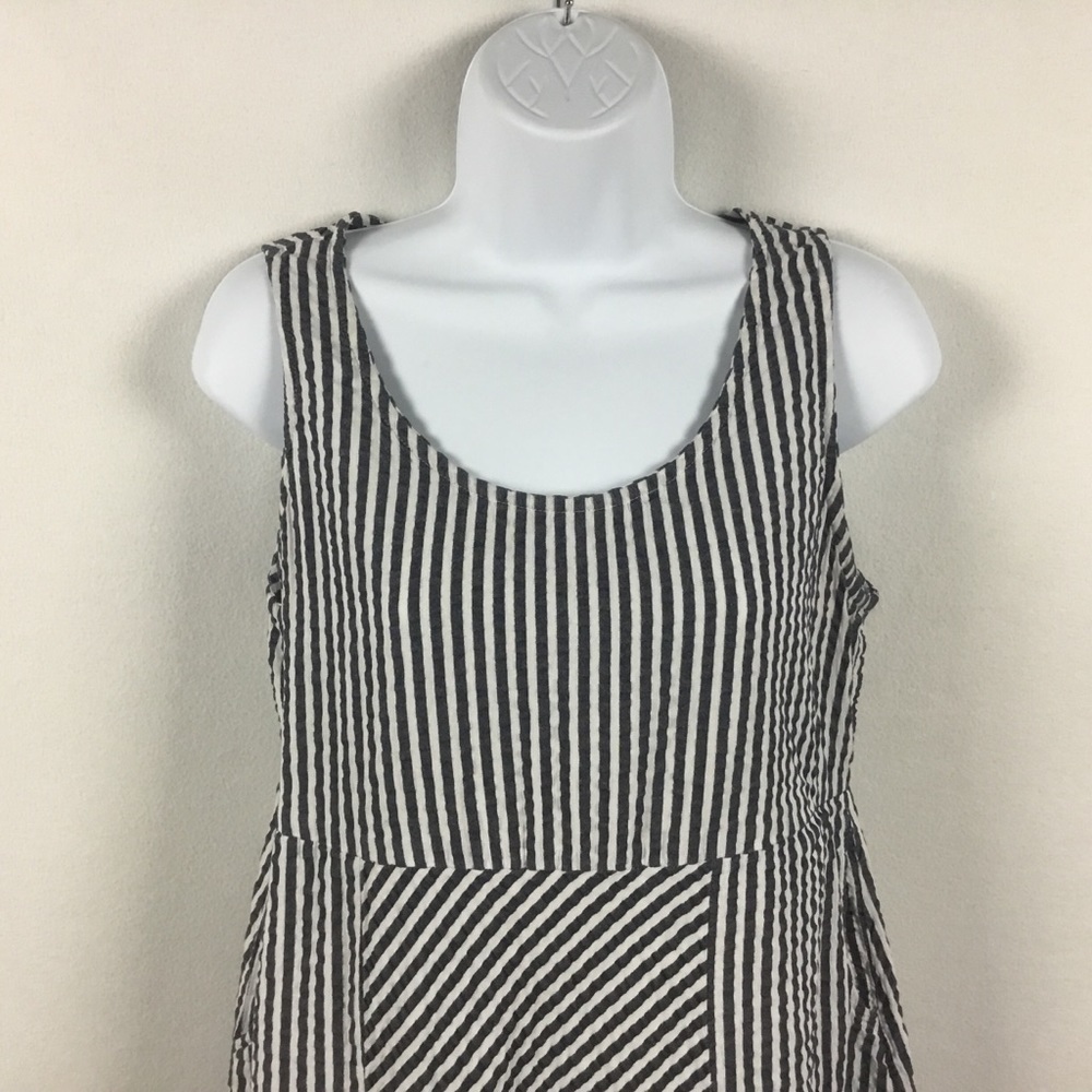 Tulip Seersucker Striped Dress - Picture 10 of 15
